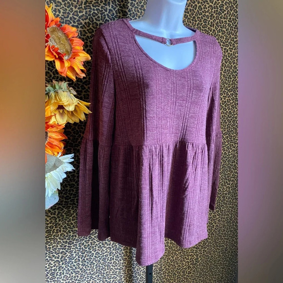 🌴3/$30🌴DOE & RAE Plum Bell Sleeve BabyDoll Top With Neck Accent NWT - Picture 2 of 11